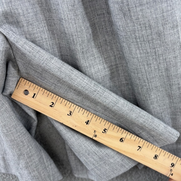 Abercrombie & Fitch Tailored Pleated High-Rise Shorts Gray Size 25 - Picture 8 of 10